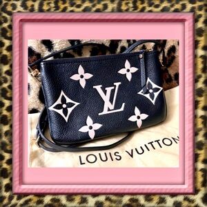 👑✅PRICE FIRM✅AUTHENTIC Louis Vuitton Bicolor Double Zip